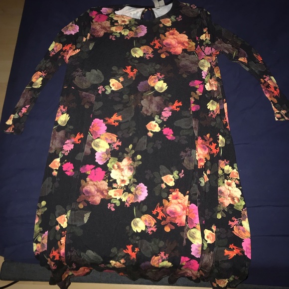 Maternity Dresses - Picture 3 of 5